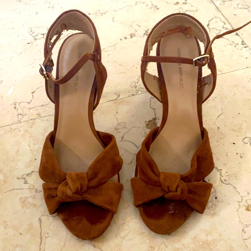 Banana Republic Used brown suede high heels.